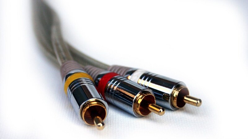 three RCA connectors on cable