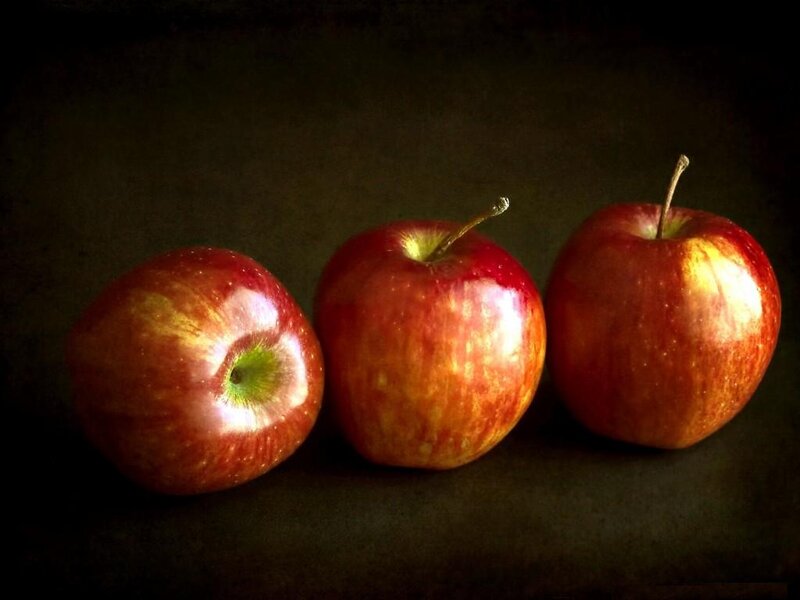 Three Red Apples — Dramatic