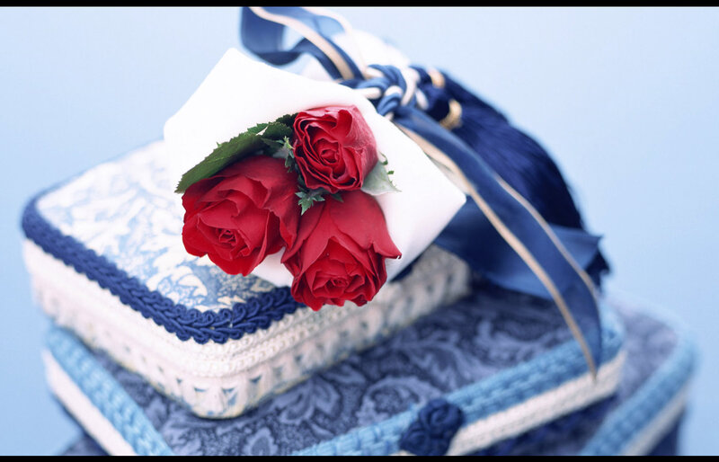 Three Red Roses — Serene, Photograph, Blue Ribbon