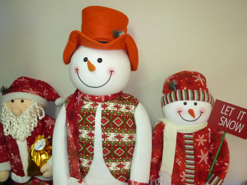 Three Snowman Figures — Red