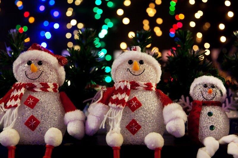 Three Snowman Figures — White, Festive