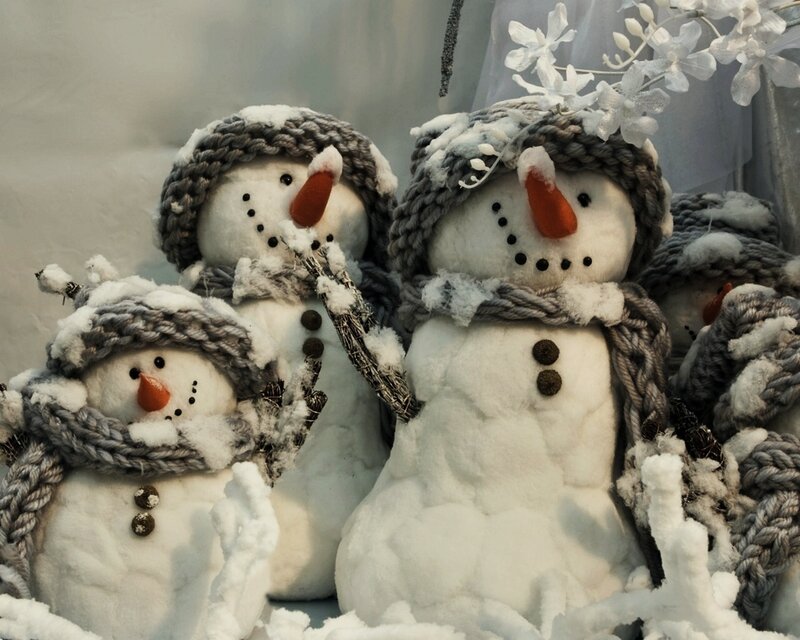 Three Snowmen Figures