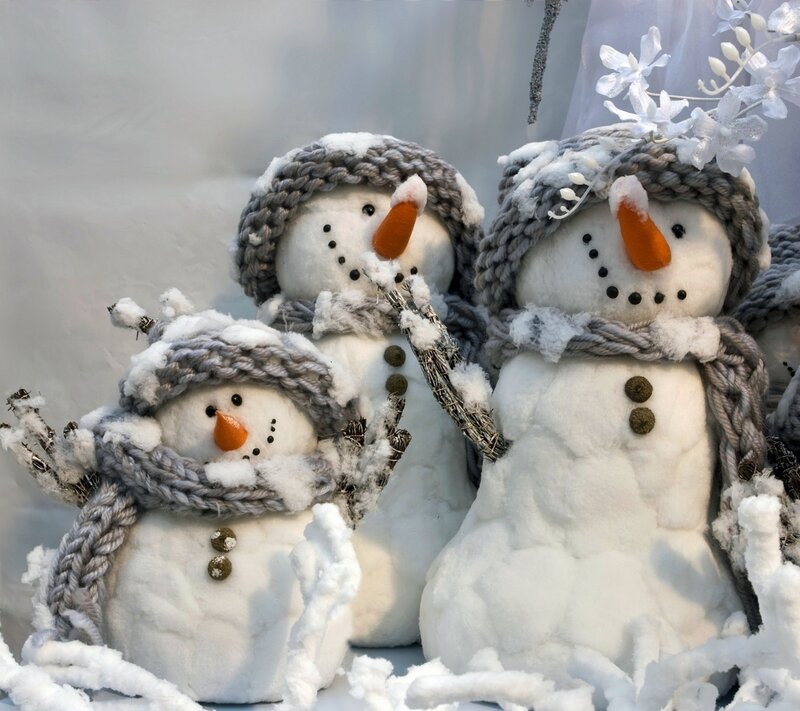 Three Snowmen Figures — White, Festive