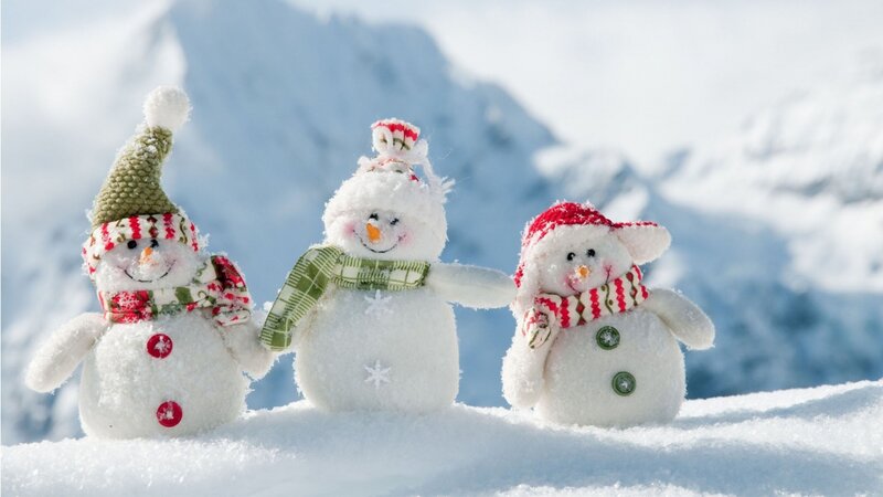 Three Snowmen in Snow — White, Festive