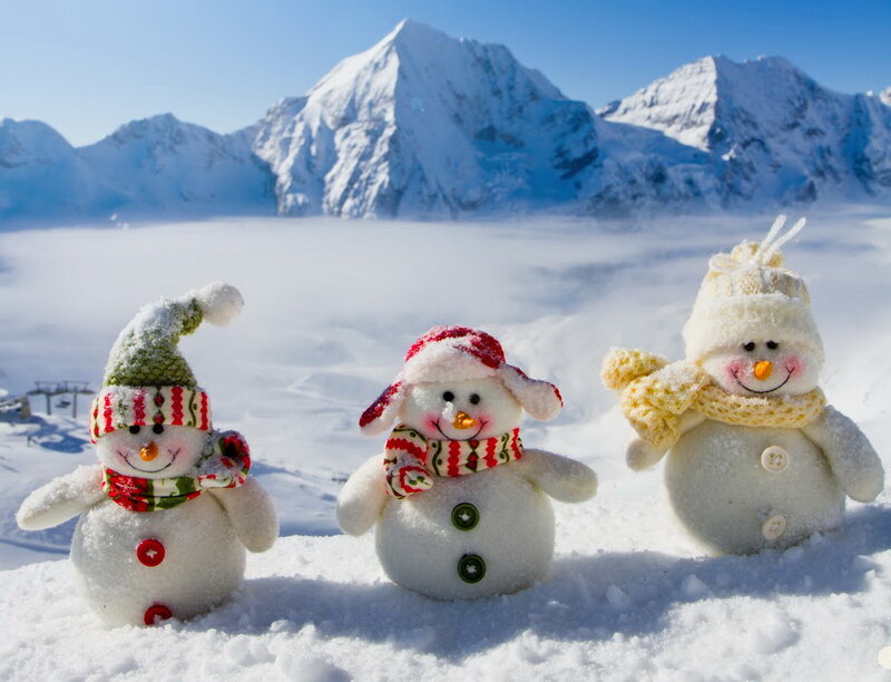 Three Snowmen in Snow — White, Peaceful