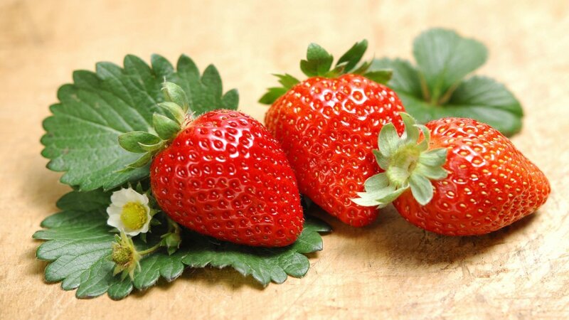 Three Strawberries with Leaves — Red
