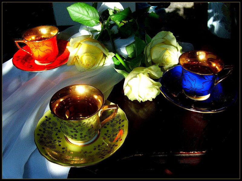 Three Teacups with Roses — Gold