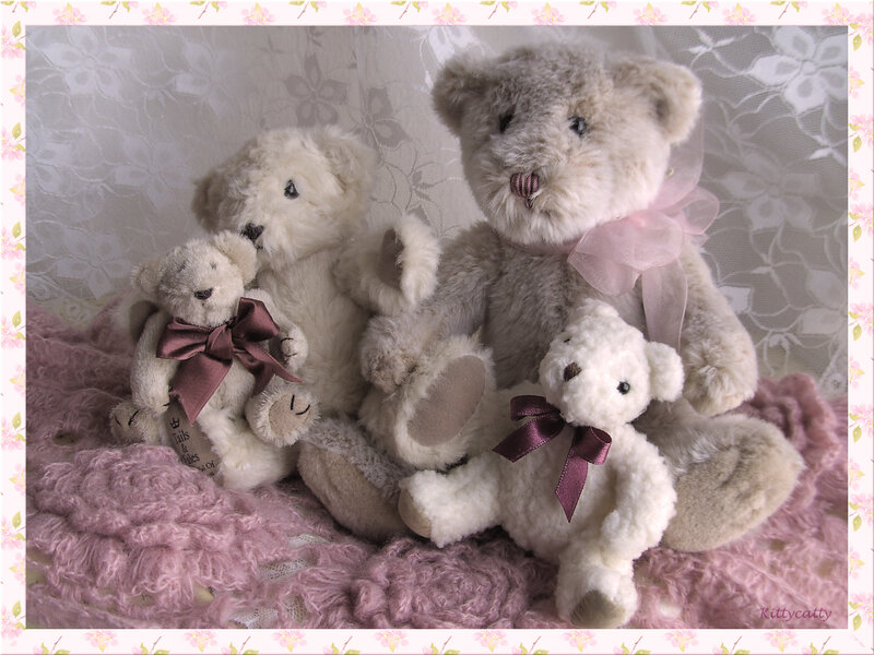 Three Teddy Bears — Pink