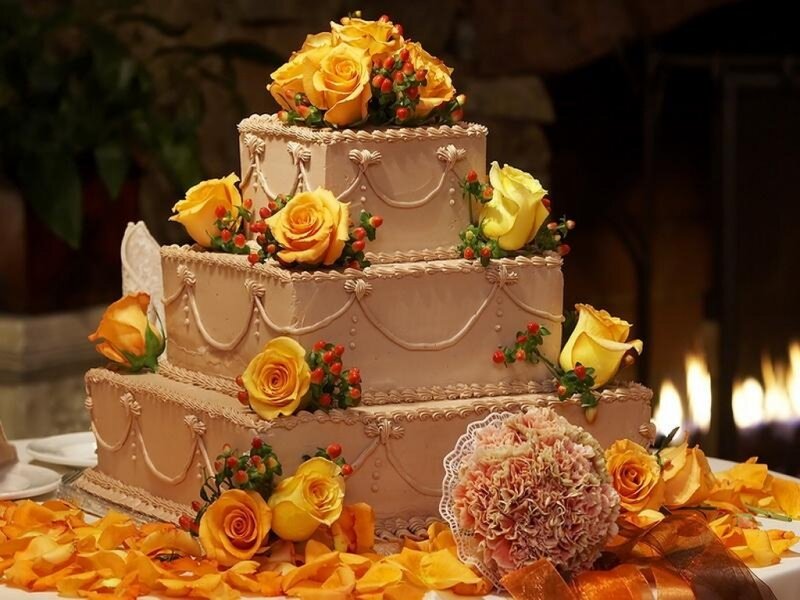 Three-tiered Wedding Cake — Yellow
