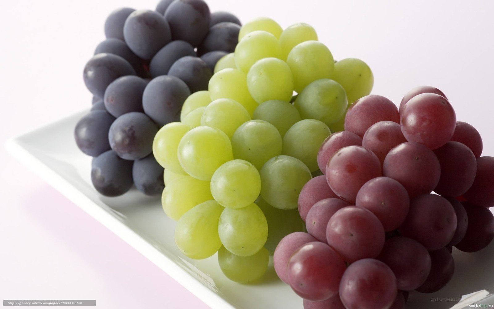Three types of grapes on a plate
