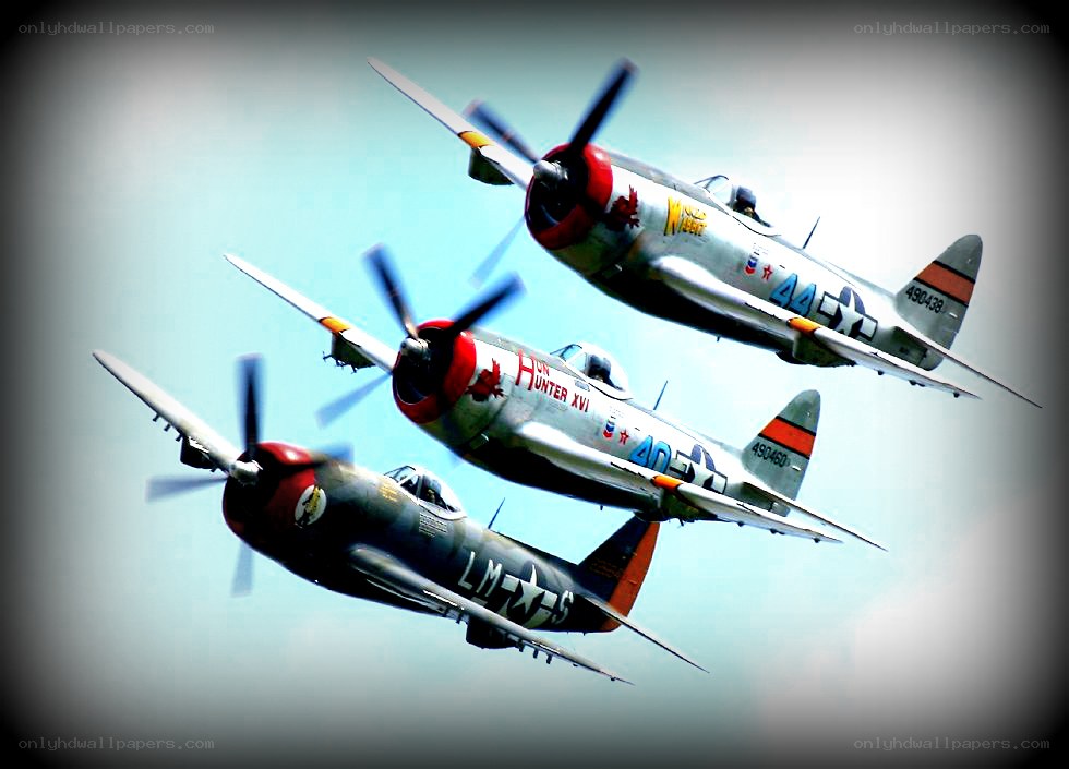 Three vintage warplanes in formation