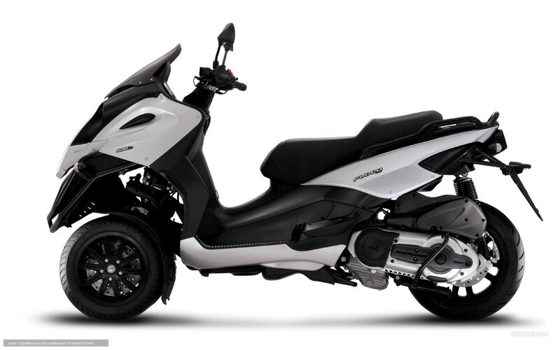 Three-wheeled Scooter — Black