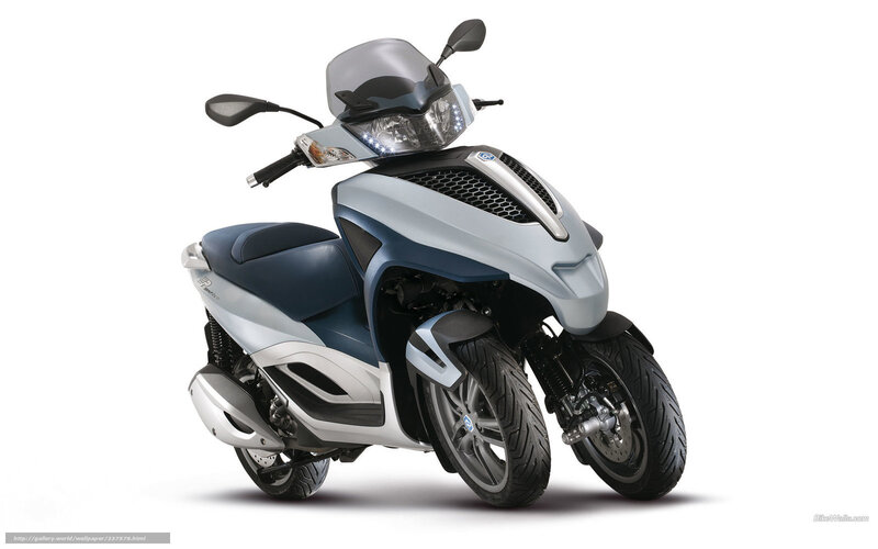 Three-wheeled Scooter — Silver, Neutral, Photograph, Windshield