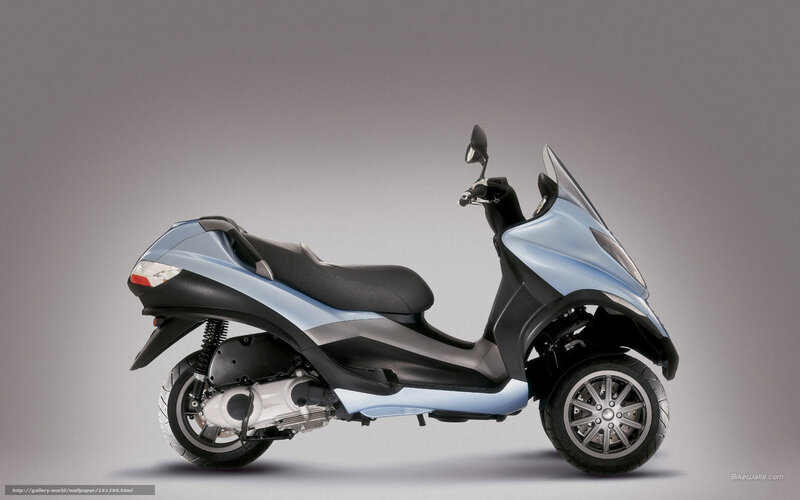 Three-wheeled Scooter — Silver