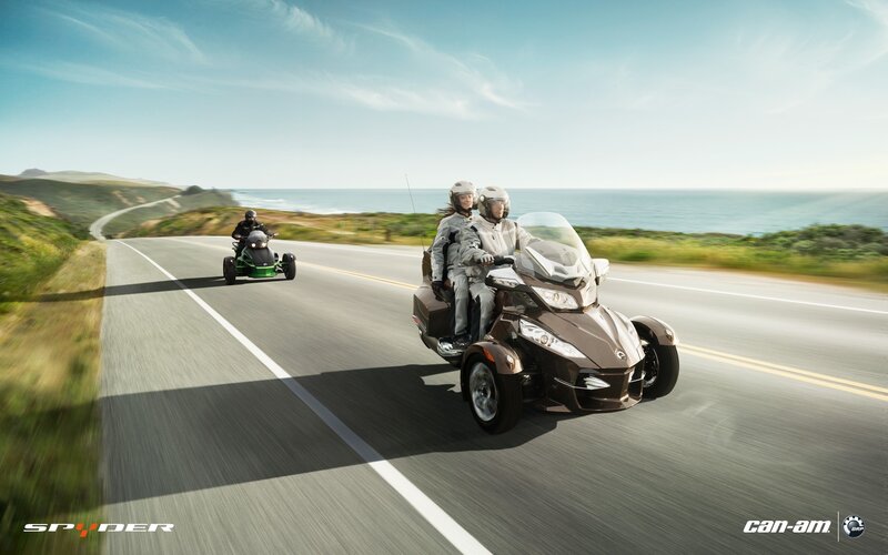 Three-wheeled vehicles on coastal road