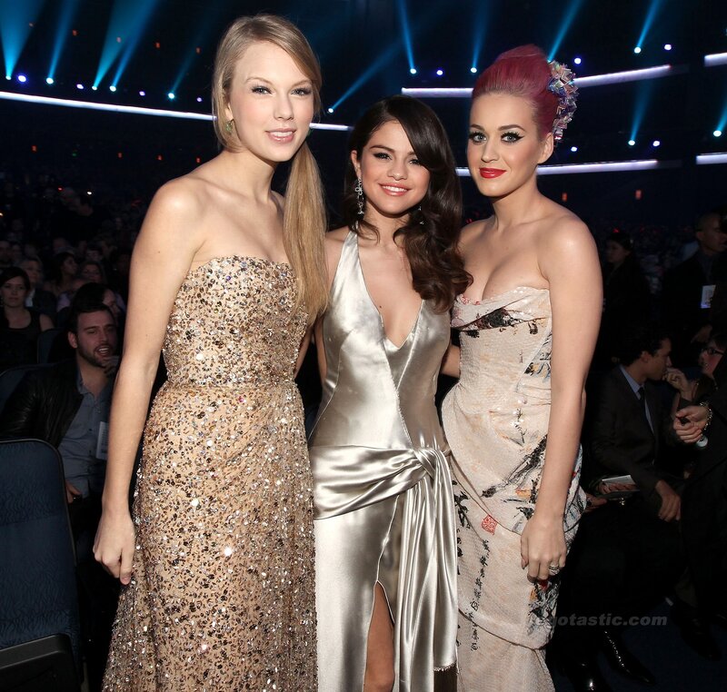 three women at an awards show