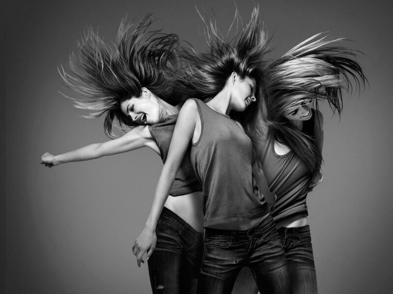 Three Women Dancing — Black
