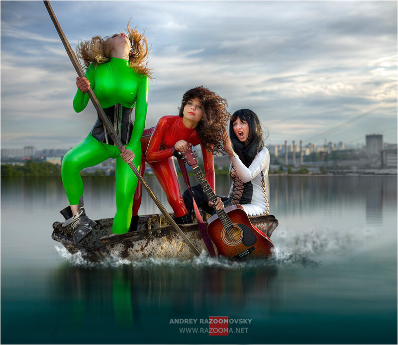 Three Women in Costumes — Green