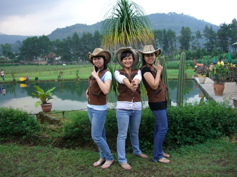 Three Women in Cowboy Hats — Green