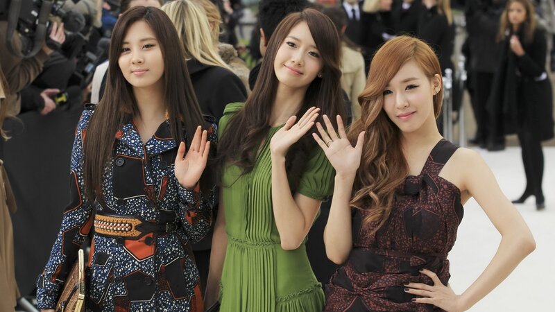 Three Women Posing — Green, Casual