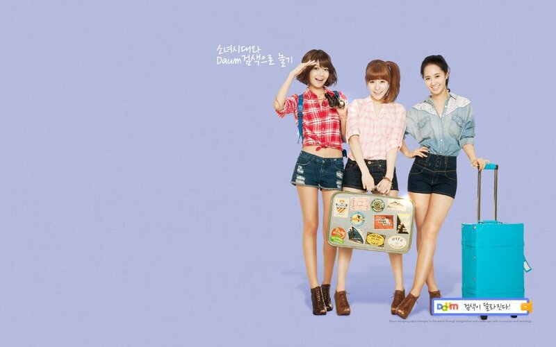 three women with luggage
