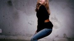 Actress amy adams green eyes redheads blue jeans pink lipstick 