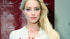 Actress blondes amber heard