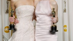 Actress blondes anne hathaway jennifer lawrence Oscar statuette