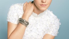 Actress blondes emma watson pixie cut