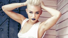 Actress miley cyrus singers short hair