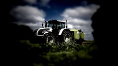 Agriculture farming Claas Valtra Valtra T202 Claas Rollant 355