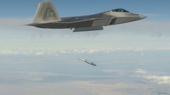 Aircraft bombs military F-22