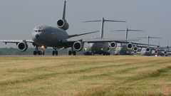 Aircraft c-17 globemaster KC-10