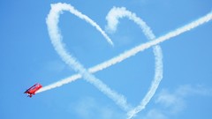 Aircraft love Hearts contrails