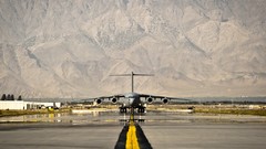 Aircraft runway c-17 globemaster