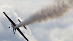 Aircraft smoke contrails