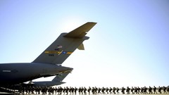Aircraft soldiers c-17 globemaster airforce