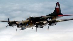Airplanes bomber B-17 Flying