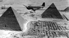 Airplanes Egypt pyramids Great