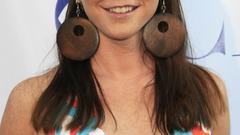 Alyson Hannigan earrings