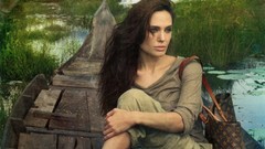 Angelina Jolie ships