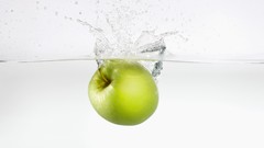 Apples splashes