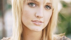 Ashlee Simpson faces