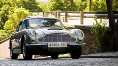 Aston martin v8 vantage