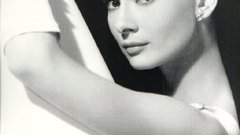 Audrey Hepburn grayscale