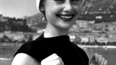 Audrey Hepburn grayscale