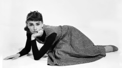 Audrey Hepburn grayscale