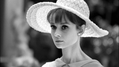 Audrey Hepburn grayscale