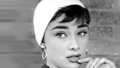 Audrey Hepburn grayscale