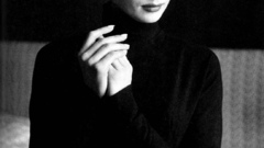 Audrey Hepburn grayscale